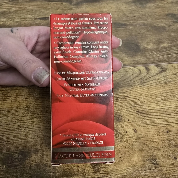 New Clarins Paris 13 teint Ultra-Satin Foundation 1.2 OZ Pale ivory - Picture 4 of 8